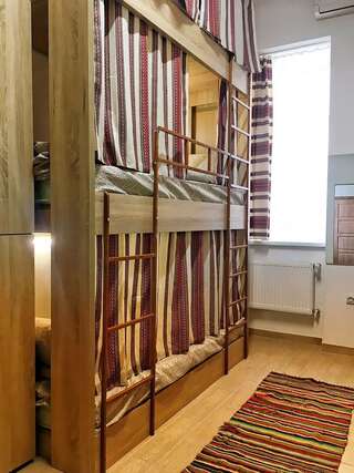 Хостелы Etno Hostel Львов Кровать в общем номере для мужчин и женщин с 10 кроватями-5
